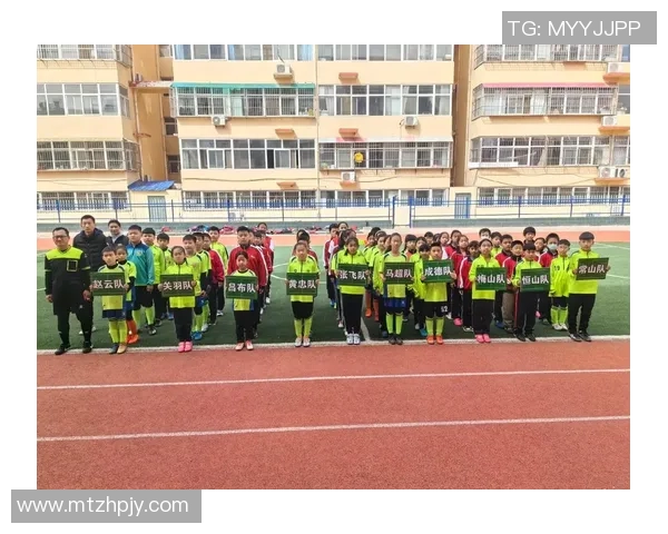 踢足球不仅是一项运动更是一种生活态度与团队精神的完美结合